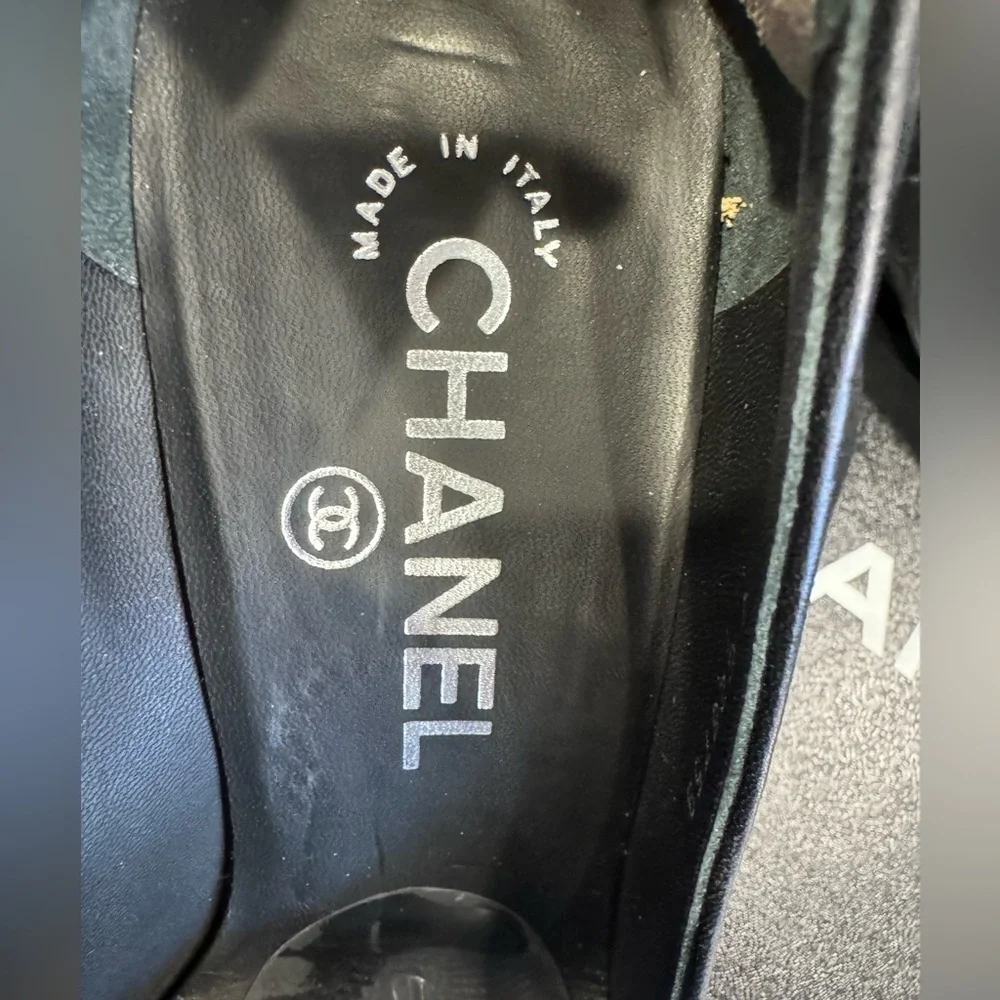 AUTHENTIC CHANEL 2013 Quilted Classic Pump size 37